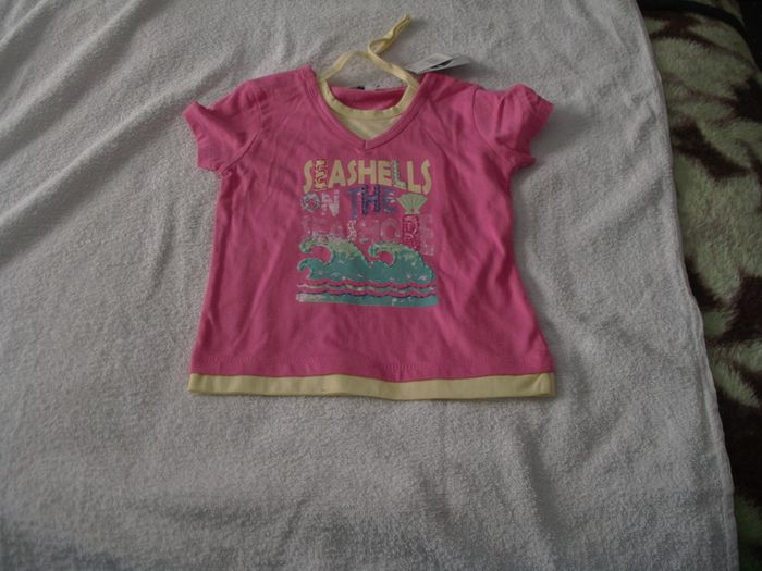 pink t shirt