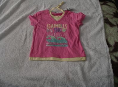 pink t shirt