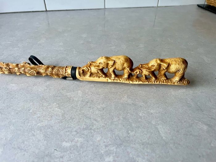 Vintage 1970s Repro Hand Carved Shoehorn with Elephant Motif Handle in sturdy Resin