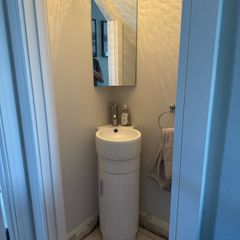 Corner vanity unit with sink
