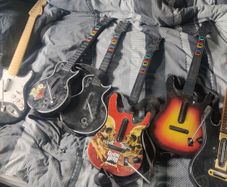 6x Guitar Hero