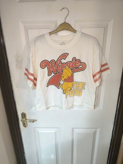 Winnie the Pooh cropped design t shirt size medium