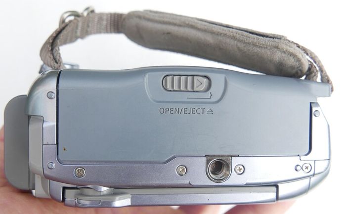 Canon MV900 MiniDV Camcorder with charger, works well.