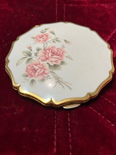 Stratton compact