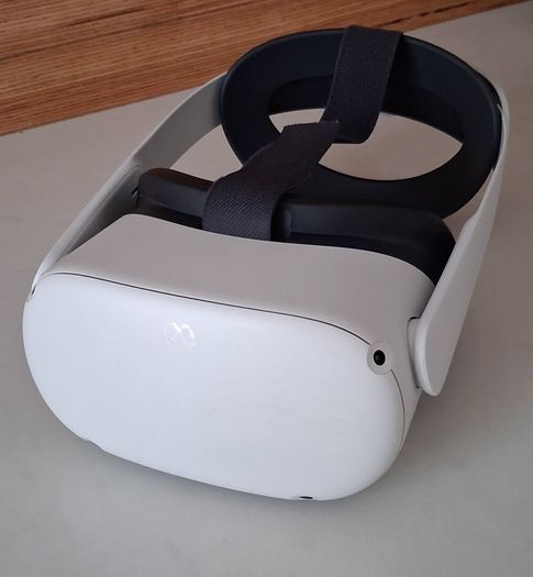 Meta Quest 2 VR Headset 128GB + Elite Strap + Carry Case