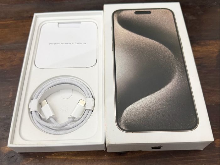 Apple iPhone 15 Pro Max 90% Battery Mint Condition Almost Like New (Read Description)