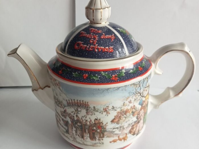Sadler Christmas Pot