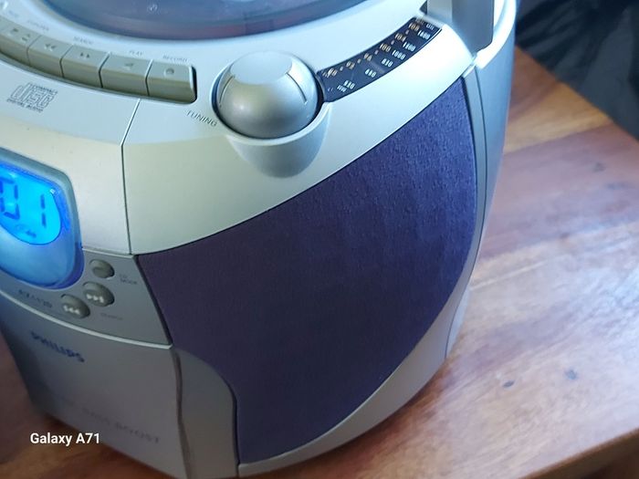 PHILIPS CD Radio Cassette Recorder, Model AZ1120,  in excellent cosmetic condition