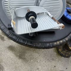 Meat slicer