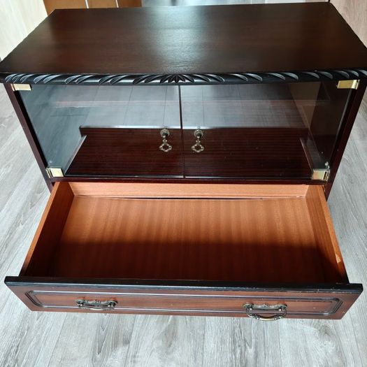 Vintage Mahogany-Style TV Stand / Media Cabinet (On Wheels)