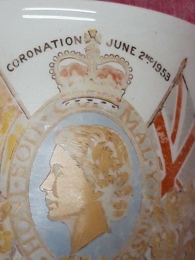 QUEEN ELIZABETH ll / Coronation June 2nd 1953 Mug / Prince William Royal wedding to Catherine Middleton 29th April  2011 Mug