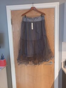 Per Uno Silver Grey  With A Tulle  Outerlayer - 2 Layer Skirt.  S. 14L.    B.N.W.T