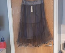 Per Uno Silver Grey  With A Tulle  Outerlayer - 2 Layer Skirt.  S. 14L.    B.N.W.T