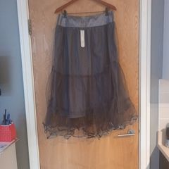 Per Uno Silver Grey  With A Tulle  Outerlayer - 2 Layer Skirt.  S. 14L.    B.N.W.T