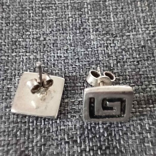 2x Sterling silver earrings