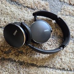 wireless headphones AKG Y500