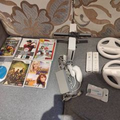 Nintendo Wii with Mario kart, Sports, Steering wheels, HDMI converter