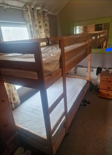 Bunk beb with mattresses