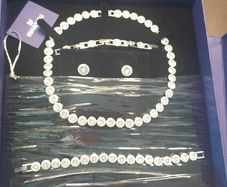 Swarovski Una Angelic set with 4 extender links