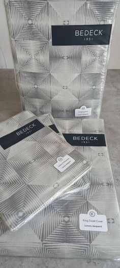 Bedeck King Size duvet cover and 2  Pillowcases and 1 Pair of 90x90 curtains