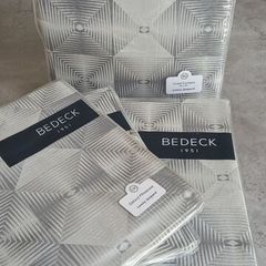 Bedeck King Size duvet cover and 2  Pillowcases and 1 Pair of 90x90 curtains