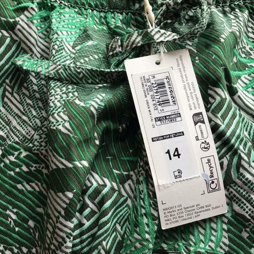 BNWTS M&S Ladies Green Tropical Leaf Shorts size 14 including postage