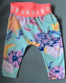 Bonds baby girls aqua floral leggings Sz Newborn EUC