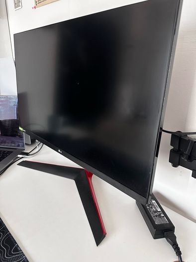LG Ultragear Gaming monitor, 27 inch 1440p 144hz