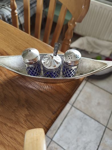 Boat sheaped holder of Cobalt Blue Glass Vintage Condiment / cruet Set Silver Plated Tableware, Made in England