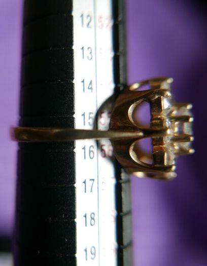 Vintage 9ct Yellow Gold 375 Cubic Zirconia Cluster Ring 5.0g