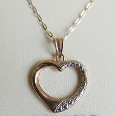 9ct Sold Gold  375 Heart pendant on 18" chain in original box