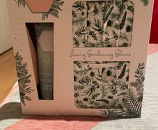 Gift set Gardening Gloves and Hand Cream