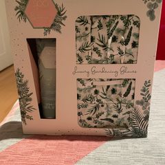 Gift set Gardening Gloves and Hand Cream
