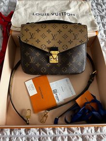 Louis Vuitton Pochette metis MM LV M44876  Reverse coated - Microchip