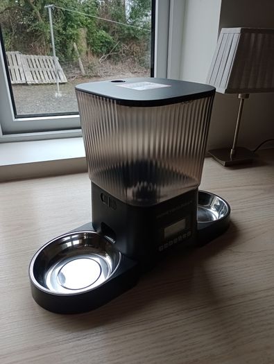 Cat Feeder