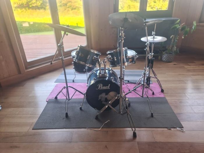 Pearl drum kit
