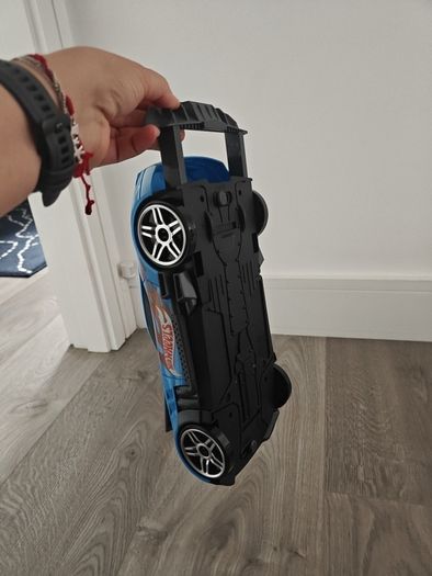 Hot wheels Car for storage with handle for on the go
