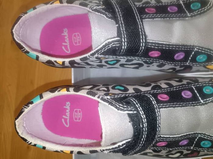 Clarkes girls shoes size UK 2.5