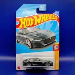 Hot Wheels Super Treasure Hunt 2020 Jaguar F-Type, new.