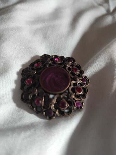 Scarf holder / brooch