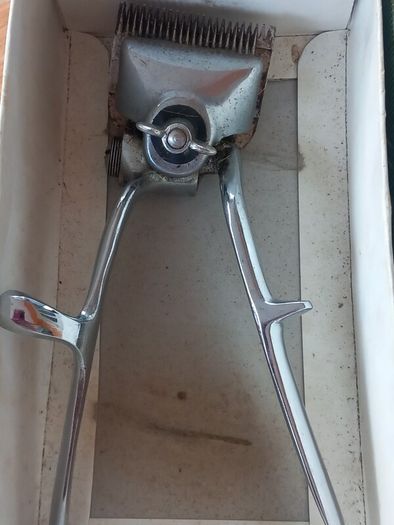 Vintage Manual Hair Clippers - "Happiness" Brand Model 040 - Boxed Retro Barber Collectible