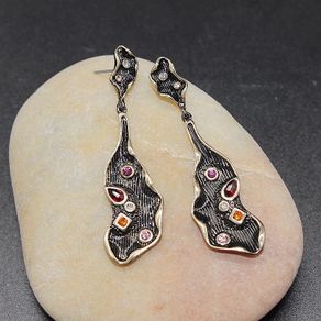 Beautiful pair earrings by R'Laith black wine color gold