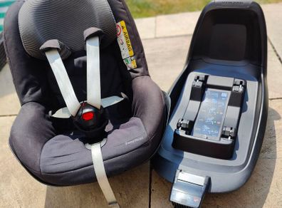 Maxi Cosi Car Seat & Base