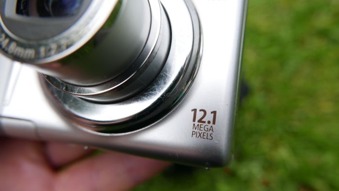 Canon PowerShot A1100 IS 12.1MP Digital Camera - Silver Tested Works well