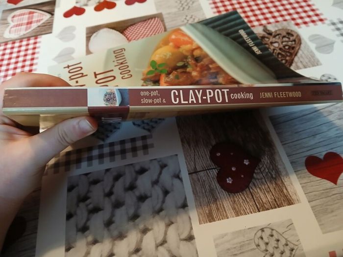 One Pot Slow Pot and Clay Pot Cooking Jenni Fleetwood Recipe Book