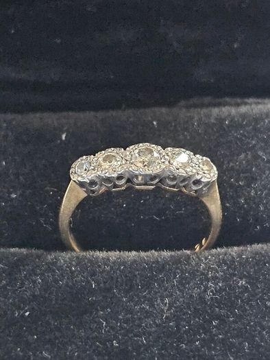 18ct Gold Diamond Ring