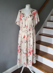 Cream floral dress, Size 2XL / UK20