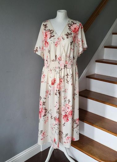 Cream floral dress, Size 2XL / UK20
