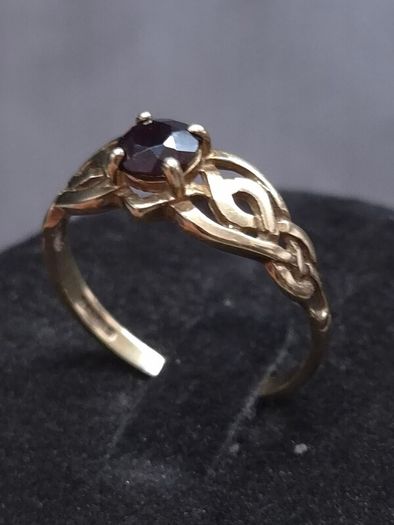 Vintage Fully Hallmarked Gold Garnet Ring Birmingham  Size 57