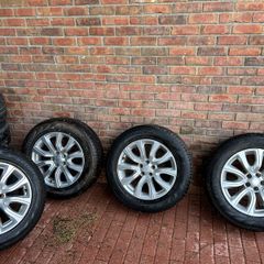 18" Landrover Evoque Alloys with Pirelli Scorpion Tires